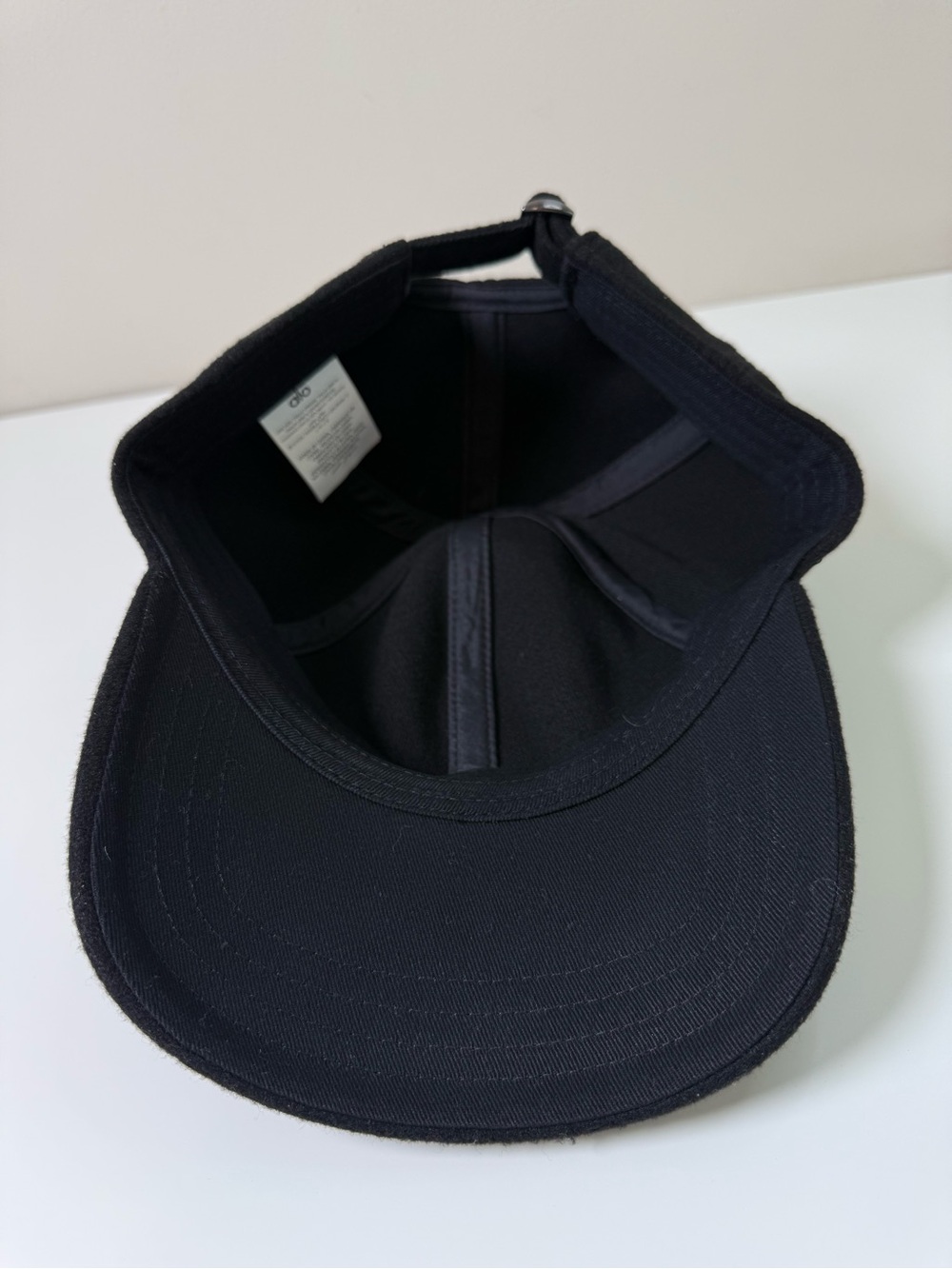 Alo Yoga | Off Duty Prestige Cap | Black | One Size - Picture 6 of 14